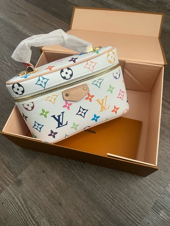Louis Vuitton Handbags - Louis Vuitton Pink Interior Leather Vanity Pouch